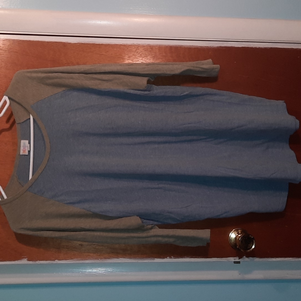 LulaRoe Simply Comfortable 3XL blue shirt with green olive sleeves